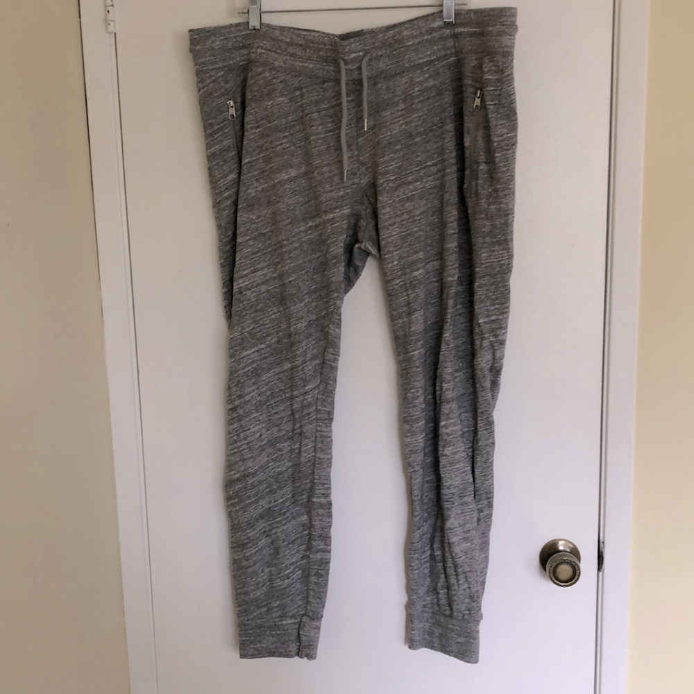 H&M•Gray Loungers